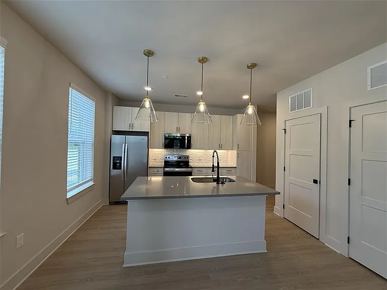 District on the Etowah Apartments — Photo 891