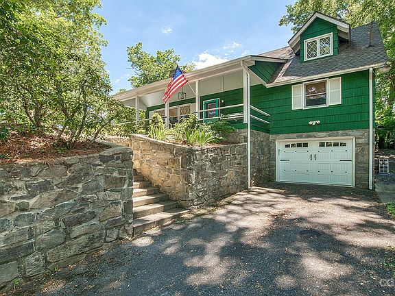 3rd image of 753 Country Club Dr