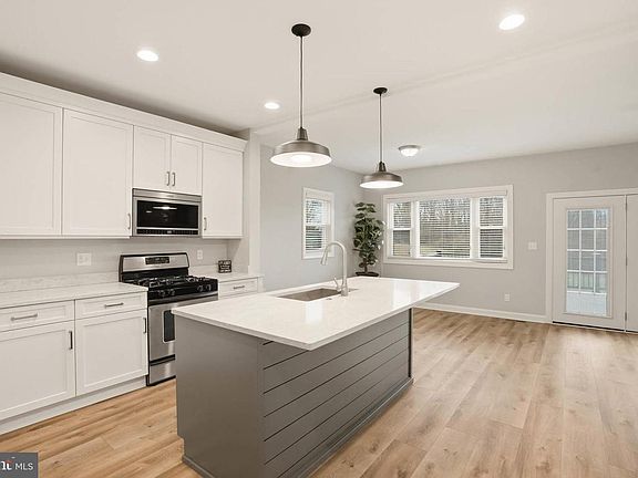 2nd image of 6108 Shady Spring Ave