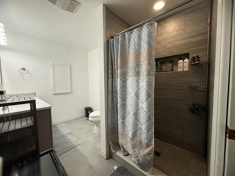 636 Rainbow Blvd — Photo 12