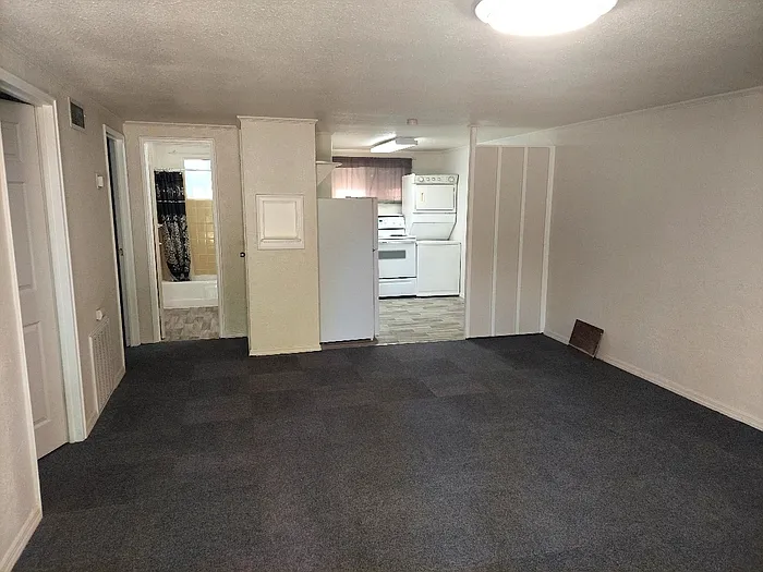 702 Miller St — Photo 2