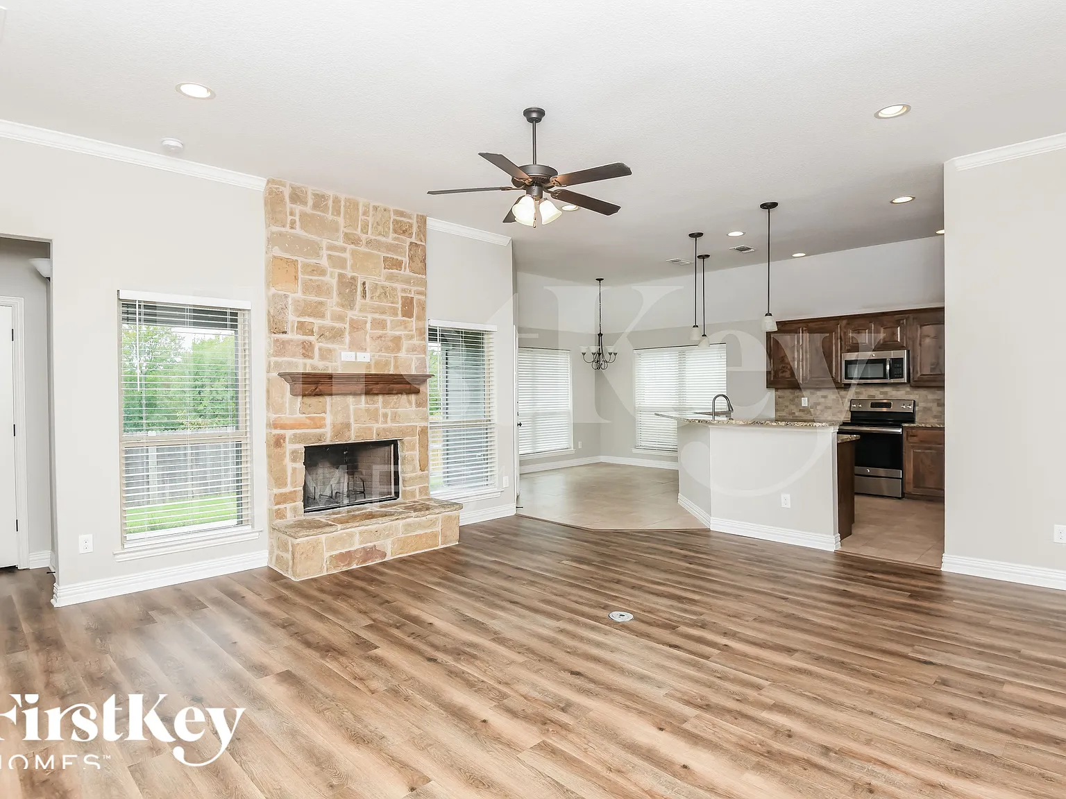 4 bed, 2.0 bath, 1826 sqft, $2,450 — Photo 2