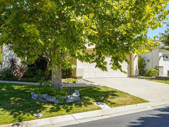 2nd image of 762 Oakhill Way