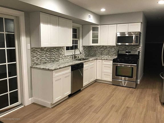 3rd image of 1158 Laurel Dr