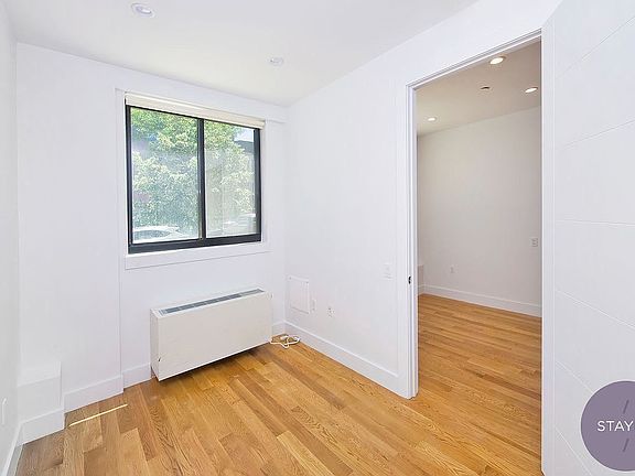 3rd image of 829 Jefferson Ave #1B