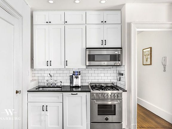 3rd image of 212 E 48th St APT 3E
