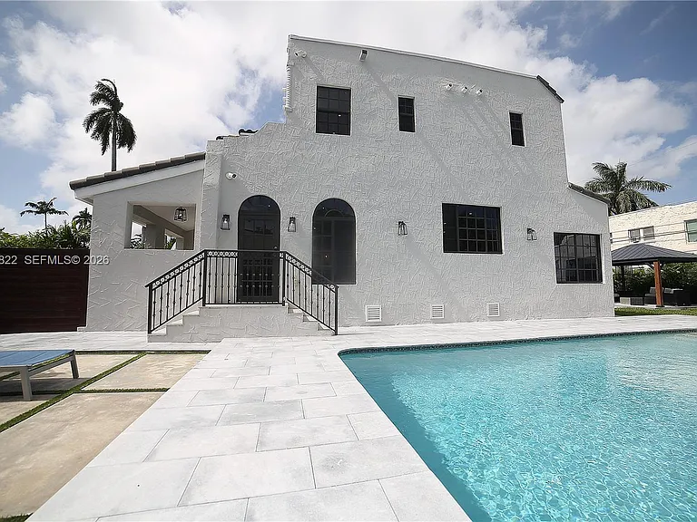 1345 Hollywood Blvd — Photo 39