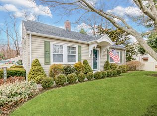 490 Caldwell Ave, Belford, NJ 07718