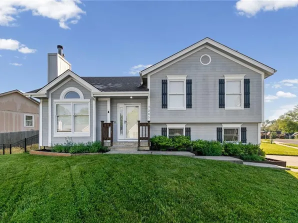7205 N Hickory St, Kansas City, MO 64118