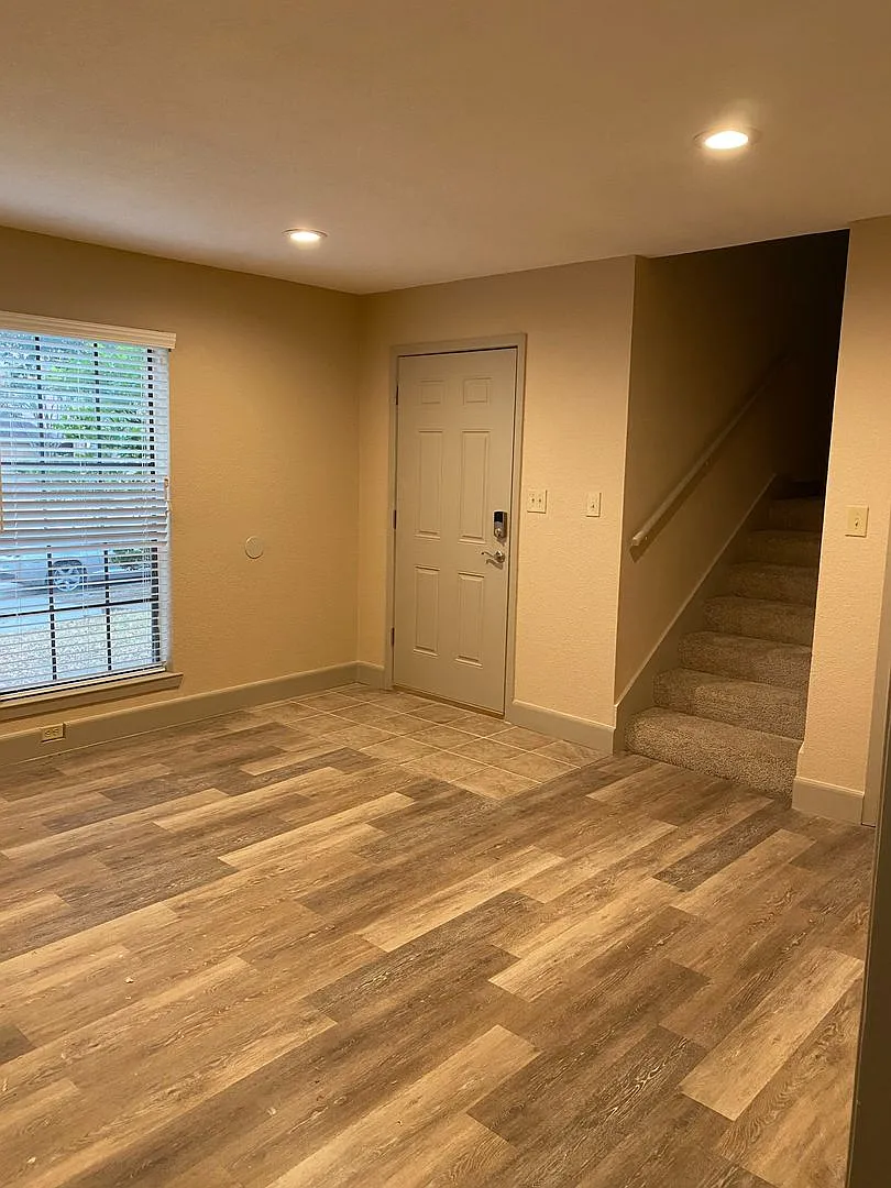 3-Bedroom, 2.5 bath with 2 car garage in Frisco — Photo 3