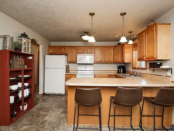 4th image of 8102 S Hughes Ave