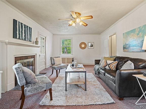 5th image of 2108 Oakwood Ln