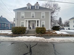 989 Lakeview Ave, Lowell, MA 01850