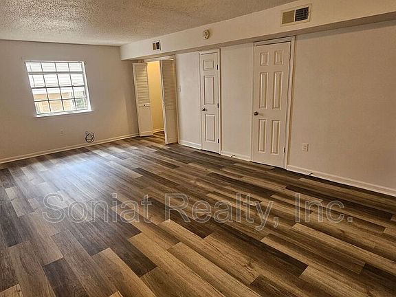 5th image of 2131 Carondelet St Unit 3