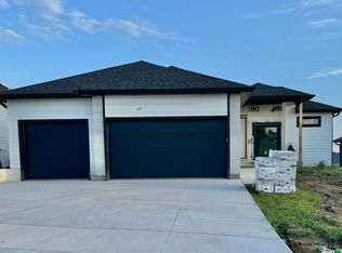 6824 Brookside Dr, Sioux City, IA 51106