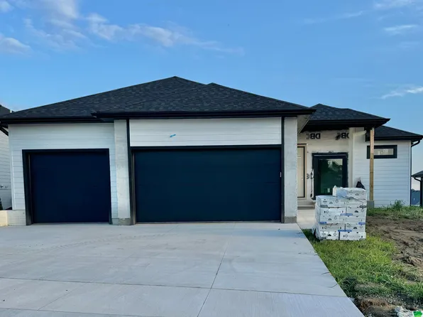 6824 Brookside Dr, Sioux City, IA 51106
