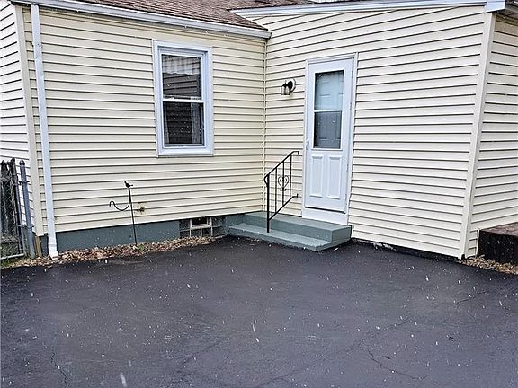 5th image of 293 Shanley St