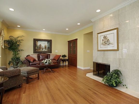3rd image of 1427 Lakewood Dr