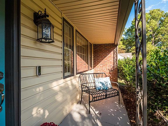3rd image of 479 Sharon Dr