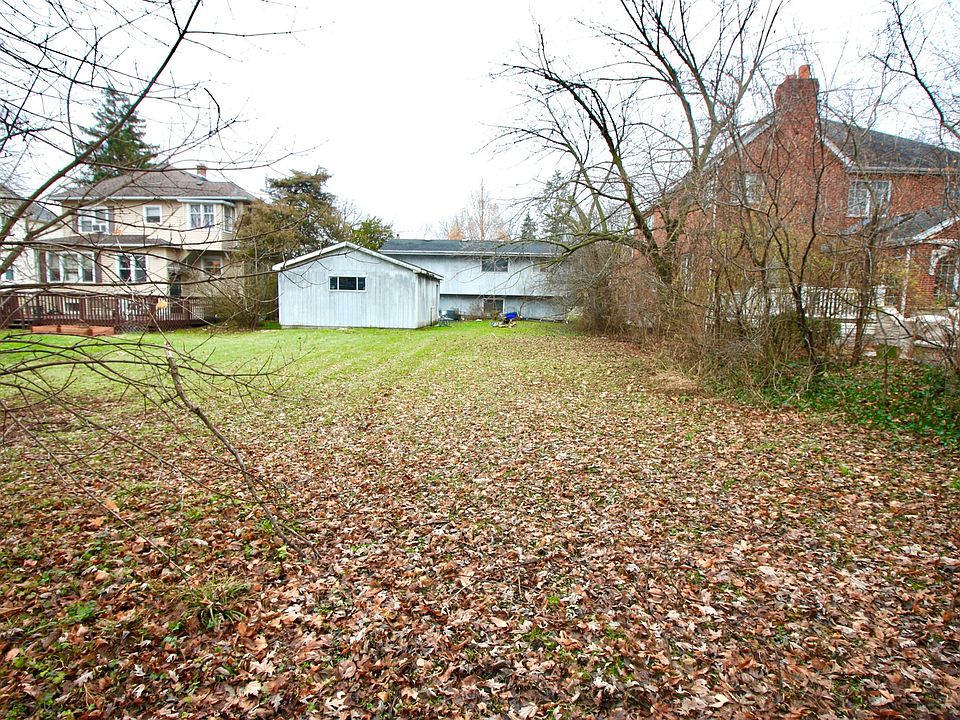 2nd image of 409 W 2nd St