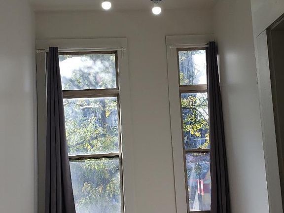 5th image of 413 Cedar Ave S #1