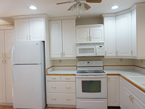 5th image of 246 E 20th St