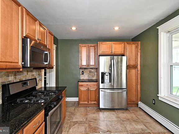 3rd image of 144 W Elm St
