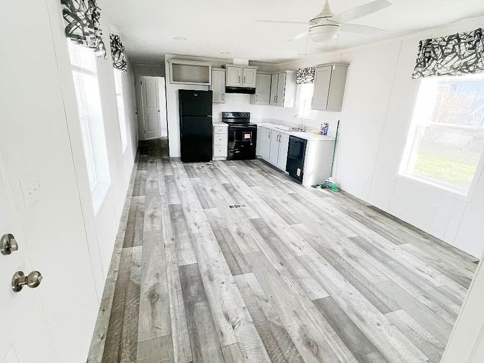 1st image of 2 Cloverleaf Ct