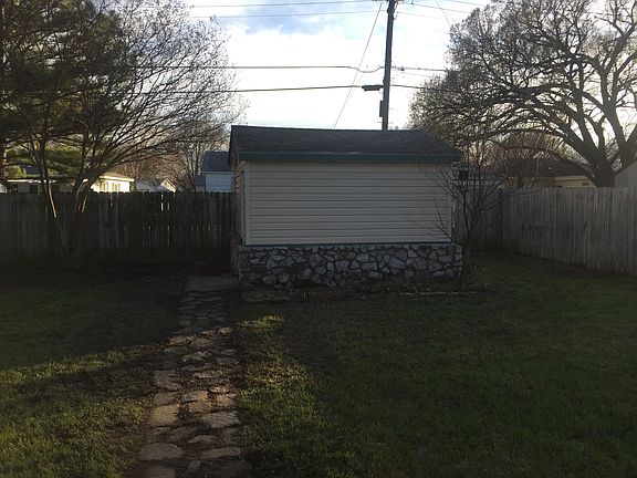 Efficiency apartment 