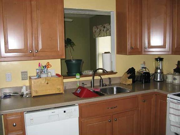 3rd image of 106 Susan Newton Ln