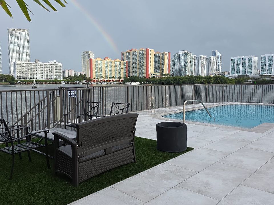 Pool Deck Lounge Area- Perfect for entertaining or watching sunrise/sunset