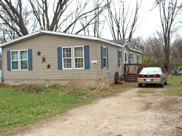 705 Michigan St, Omro, WI 54963