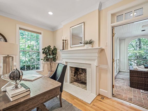 5th image of 100 Huntington Dr