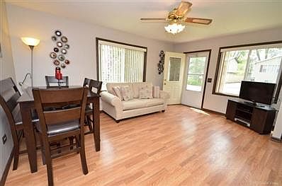 5th image of 35723 N Laurel Ave