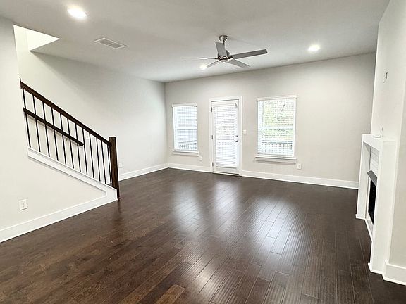 5th image of 3805 Oxford Cir
