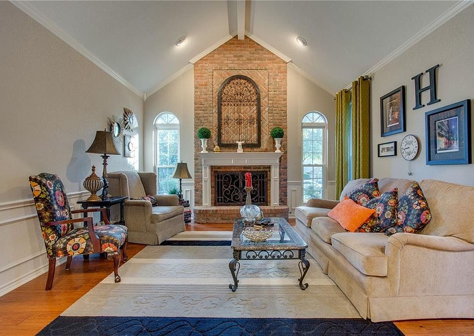 1st image of 402 Longfellow Dr