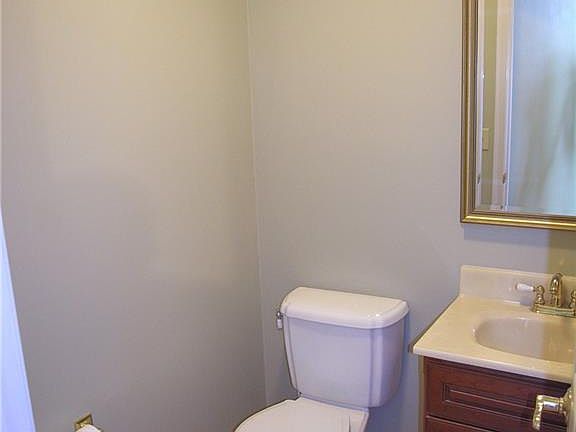 4th image of 303 Greenbriar Dr