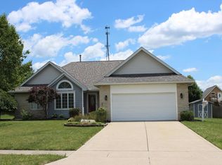 33 Bluegrass Dr SW, Pataskala, OH 43062