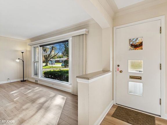 2nd image of 5837 N Lacey Ave