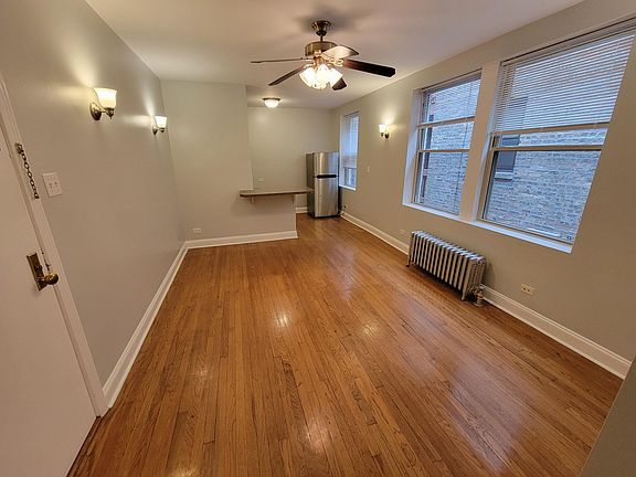 4th image of 1369 W Greenleaf Ave #203-A
