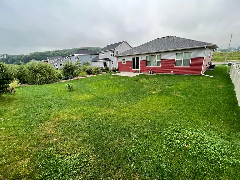 2618 Twin Pine St — Photo 4