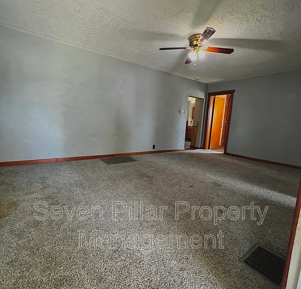 504 Martin St — Photo 2