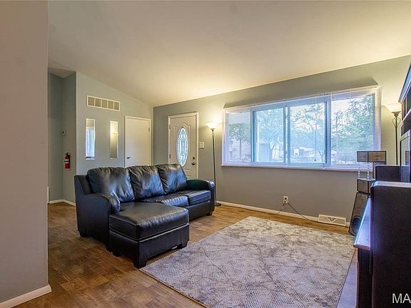 2nd image of 627 Hickory Hollow Ln