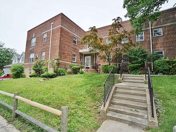 2nd image of 565 Castleton Ave APT 2C