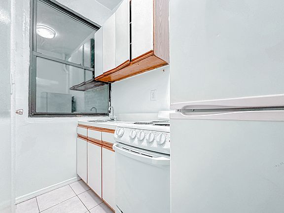 3rd image of 217 E 29th St APT 22
