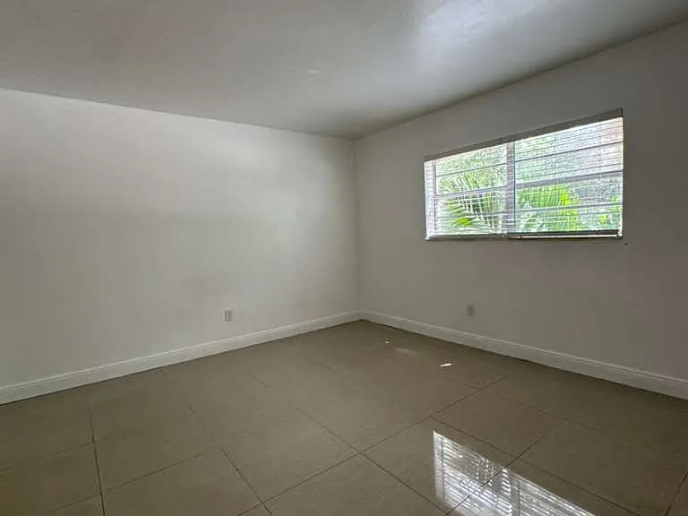 575 NE 143rd St #208 — Photo 9