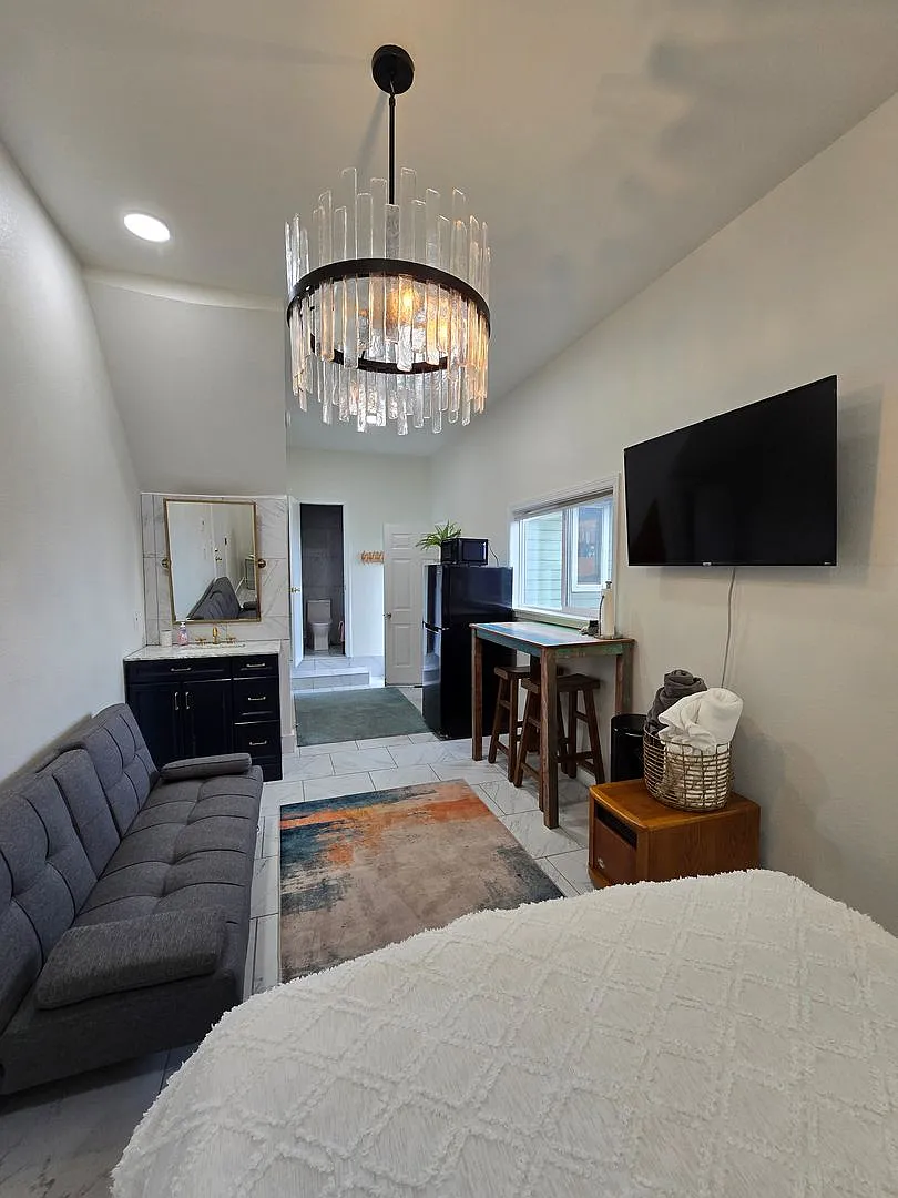 Fully Furnished Studio Near Hammond Trail in McKinleyville! — Photo 2