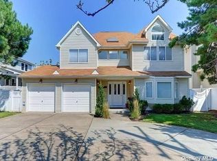 1948 Park St, Atlantic Beach, NY 11509