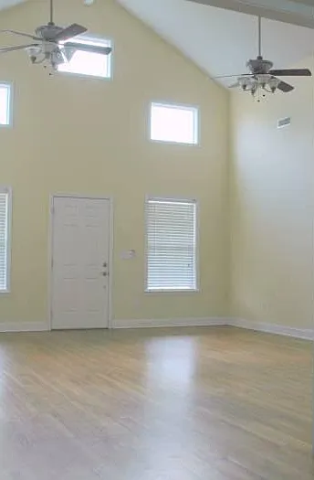 3 bed, 1900 sqft, $2,100 — Photo 2