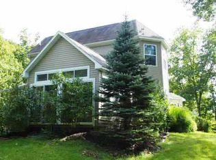 1 Whalesback Rd, Red Hook, NY 12571